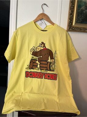 Donkey Kong Yellow Graphic Tee size L